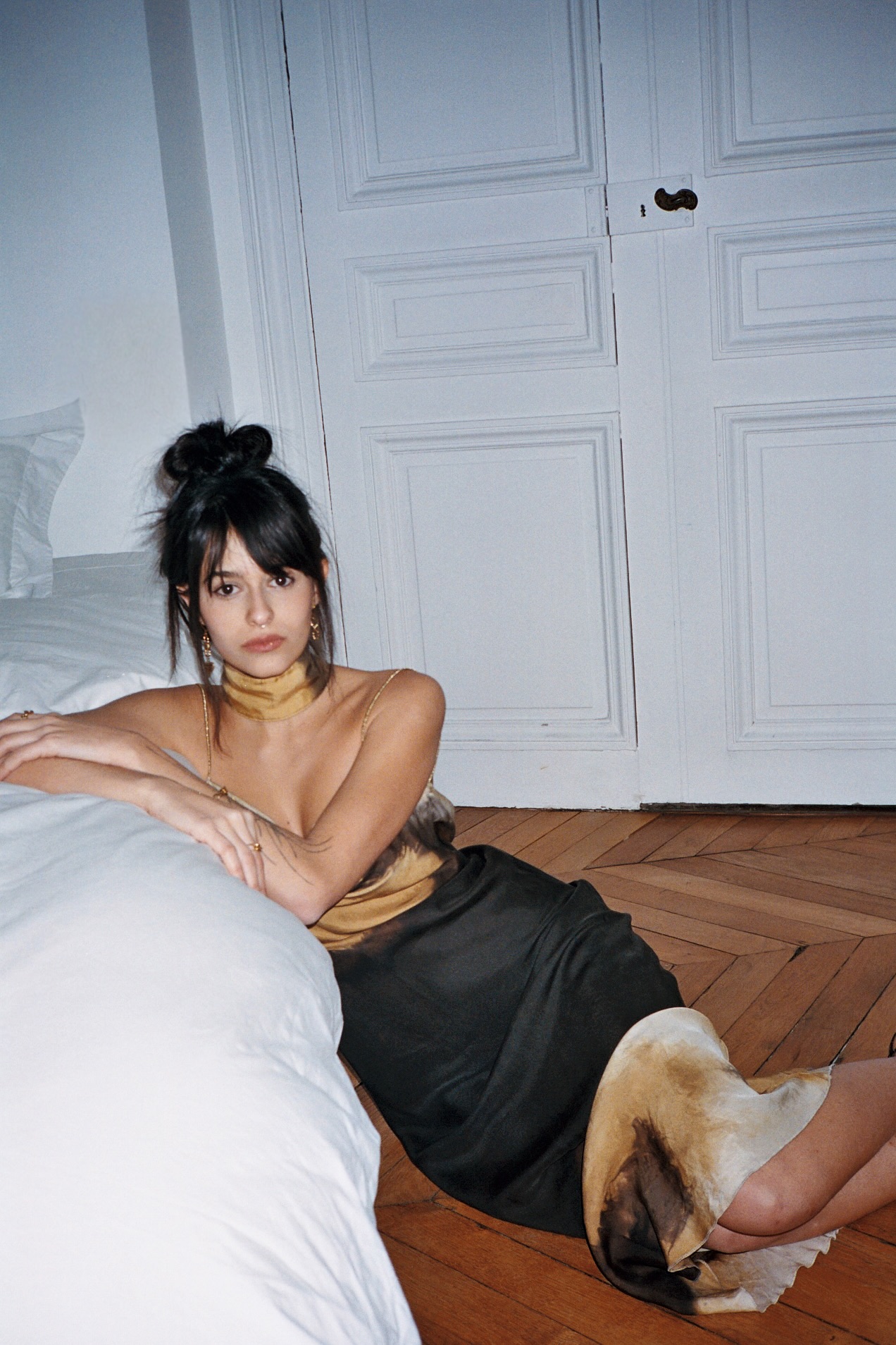 Robe collab satin de soie "Papillon" – Image 2